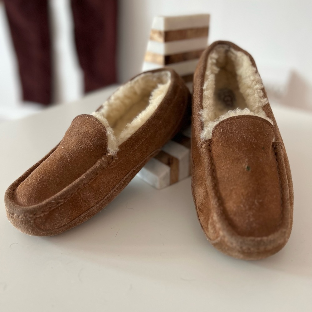UGGs boys slippers sz 3 VGUC suede moccasin shearling lined rubber sole UK 2